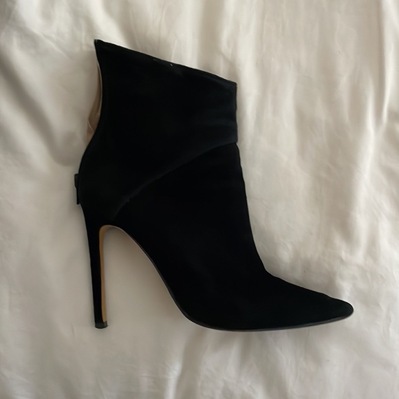 Siren Anika Black Suede Booties- Size 7 - Picture 4 of 7